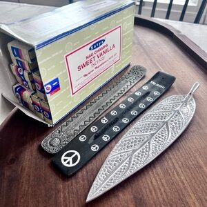 Satya Sweet Vanilla Incense Sticks with Decorative Holders